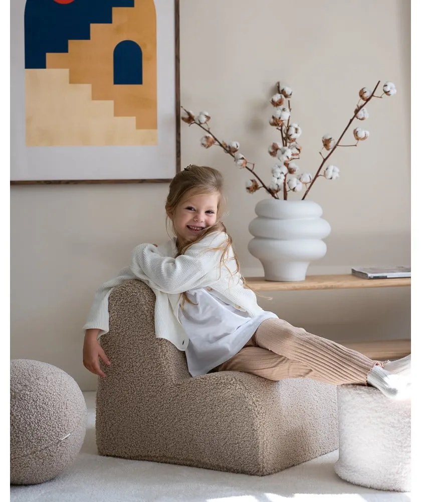 Poltrona per bambini marrone chiaro con rivestimento in bouclé Cloud – Wigiwama