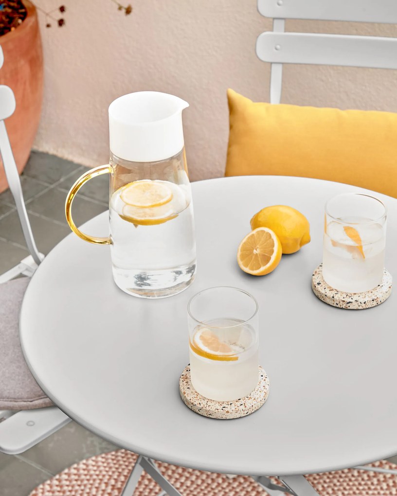 Kave Home - Set da esterno Beryl con tavolo e 2 sedie pieghevoli in metallo grigio chiaro