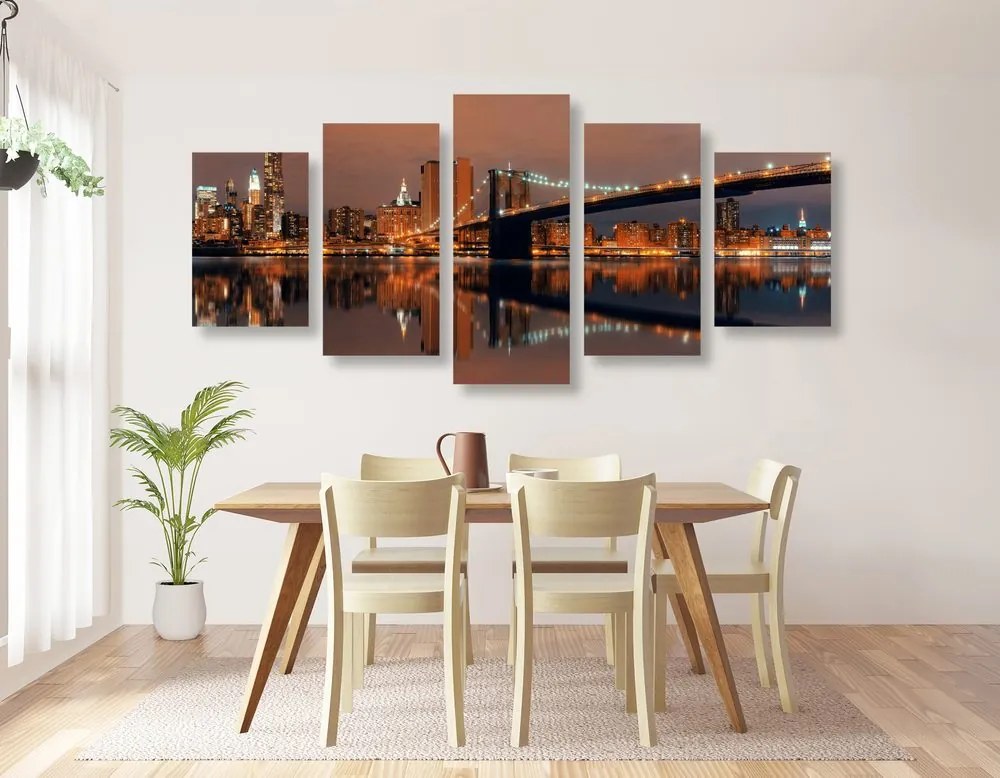 Quadri 5 pezzi – Riflesso di Manhattan nell'acqua
