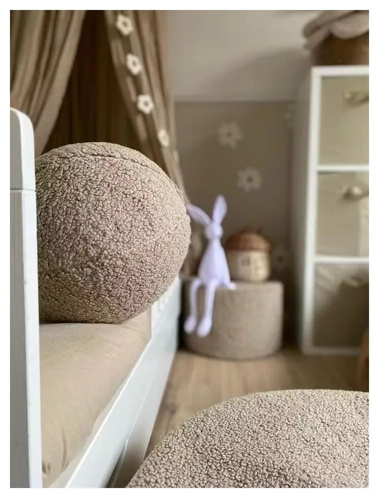 Cuscino per divano da bambini marrone chiaro con rivestimento in bouclé Ball – Wigiwama