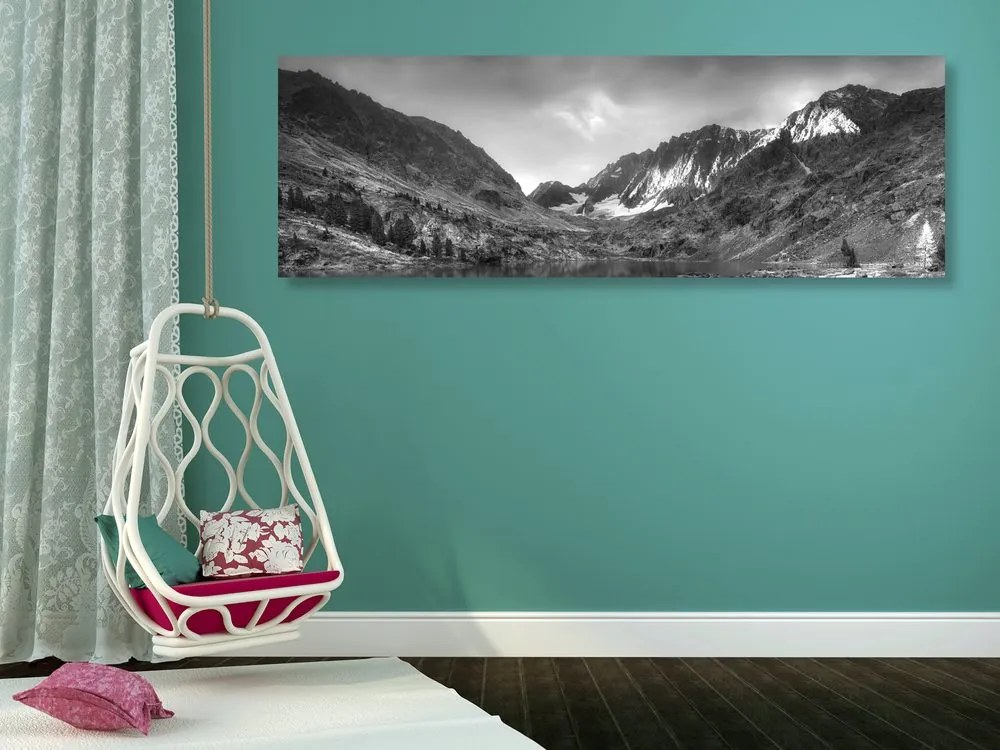 Stampa su tela – Montagne maestose con lago in bianco e nero
