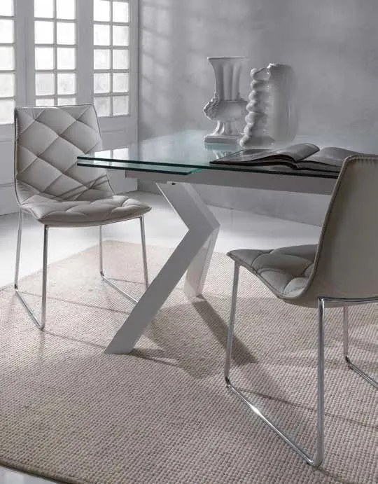 Tavolo allungabile Tokyo Glass disponibile in tre colorazioni
