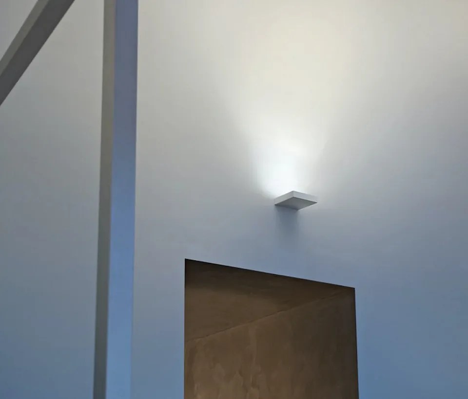 Lampada da parete per interni a luce indiretta bianco Flos Fort Knox Wall LED Mini