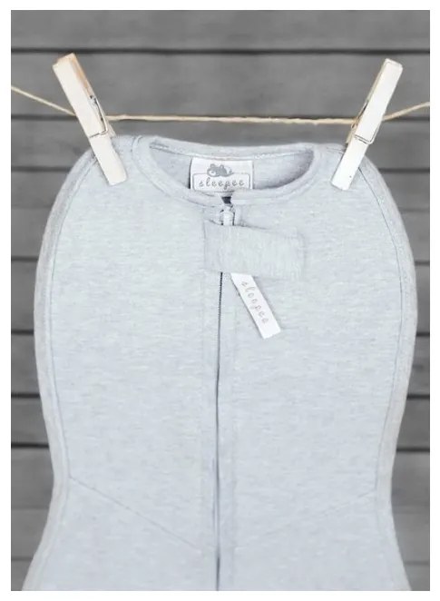 Coperta avvolgente Sleepee First Step Swaddle con cappellino in omaggio grigio chiaro