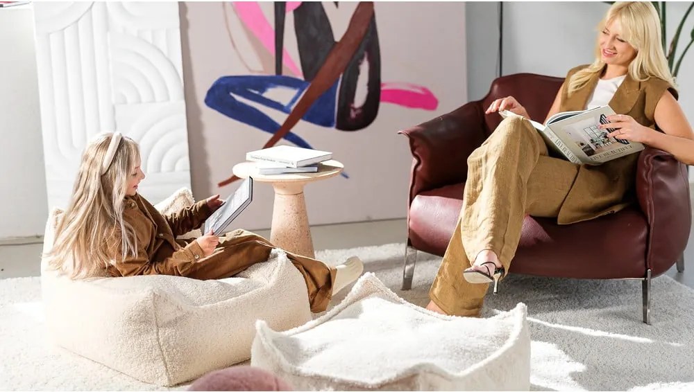 Pouf a sacco per bambini color crema con rivestimento in bouclé Square – Wigiwama