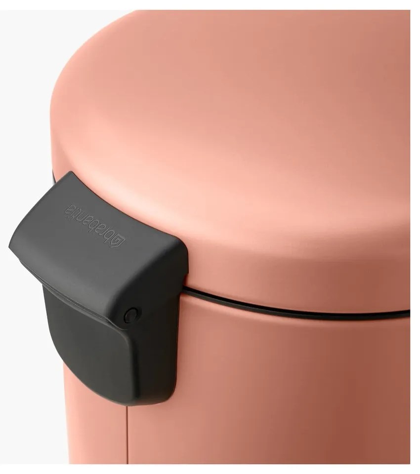 Cestino per la spazzatura color salmone in acciaio con pedale 30 l NewIcon – Brabantia
