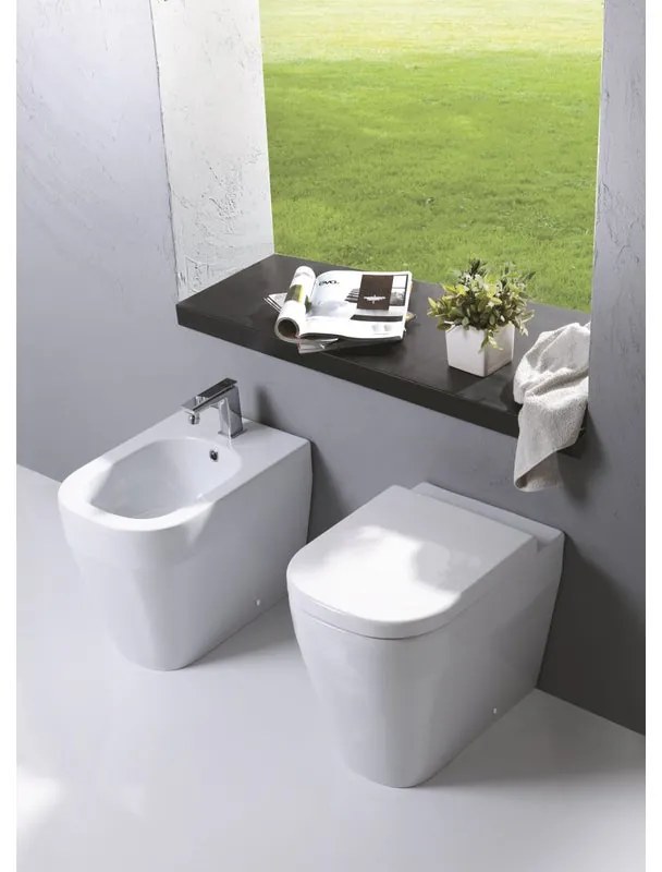 Coppia sanitari filomuro scarico a pavimento OLYMPIA CERAMICA tuttoevo bianco WC: P 44 x L 36 x H 27 cm, bidet: P 26 x L 32 x H 24 cm