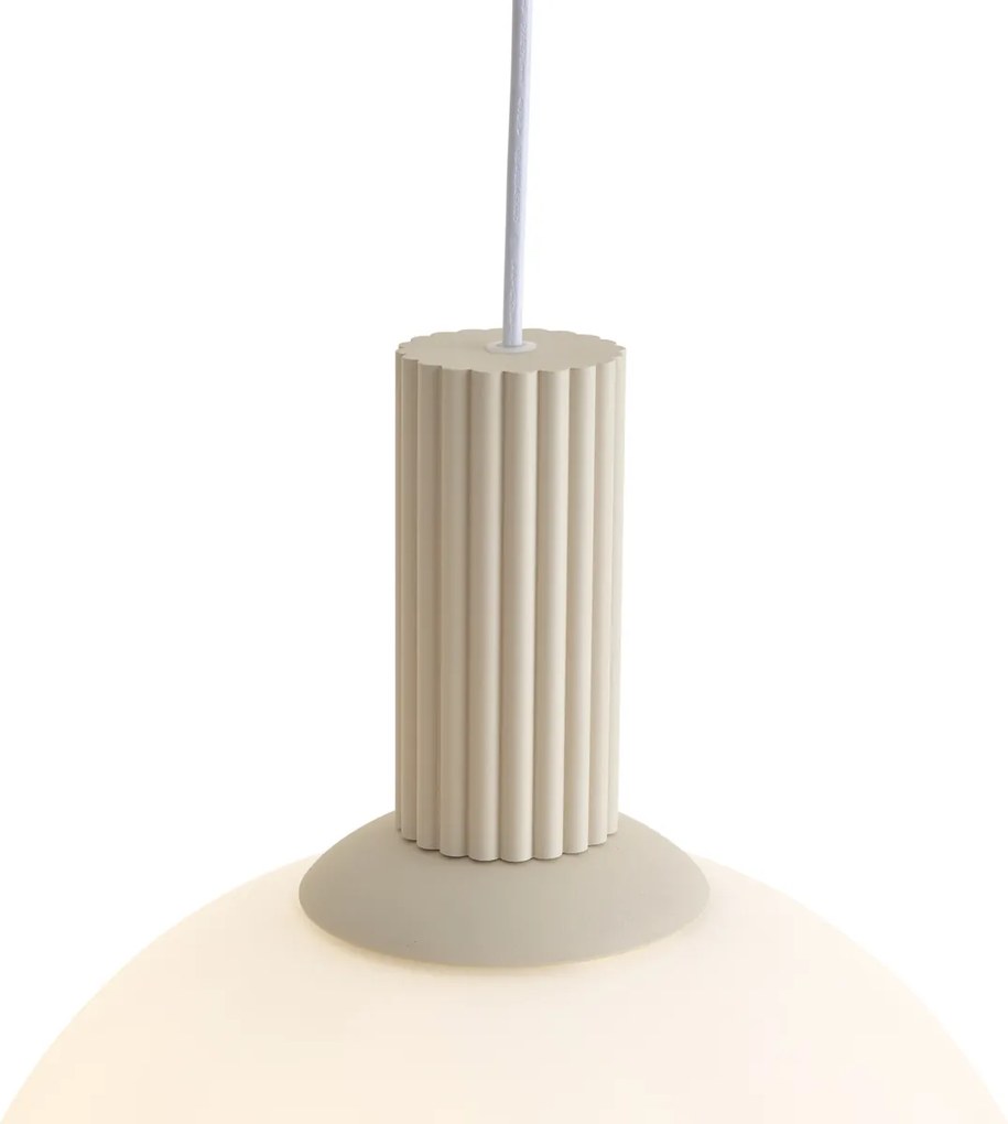Lampada a sospensione scandinava beige con vetro opalino 3 luci - Polly
