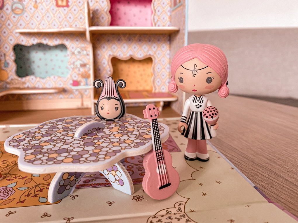 Tinyly - Bluchka & Indie + casetta