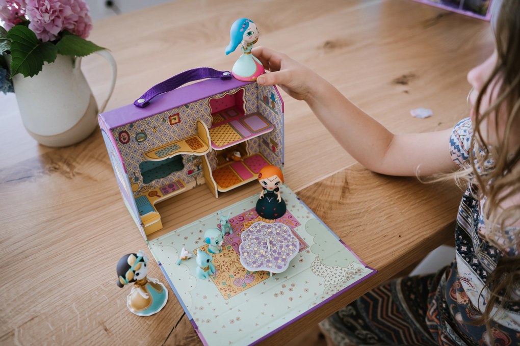 Tinyly - Bluchka & Indie + casetta