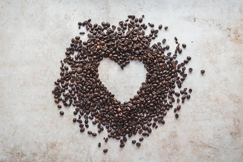 Carta da parati autoadesiva – Cuore di chicchi di caffè