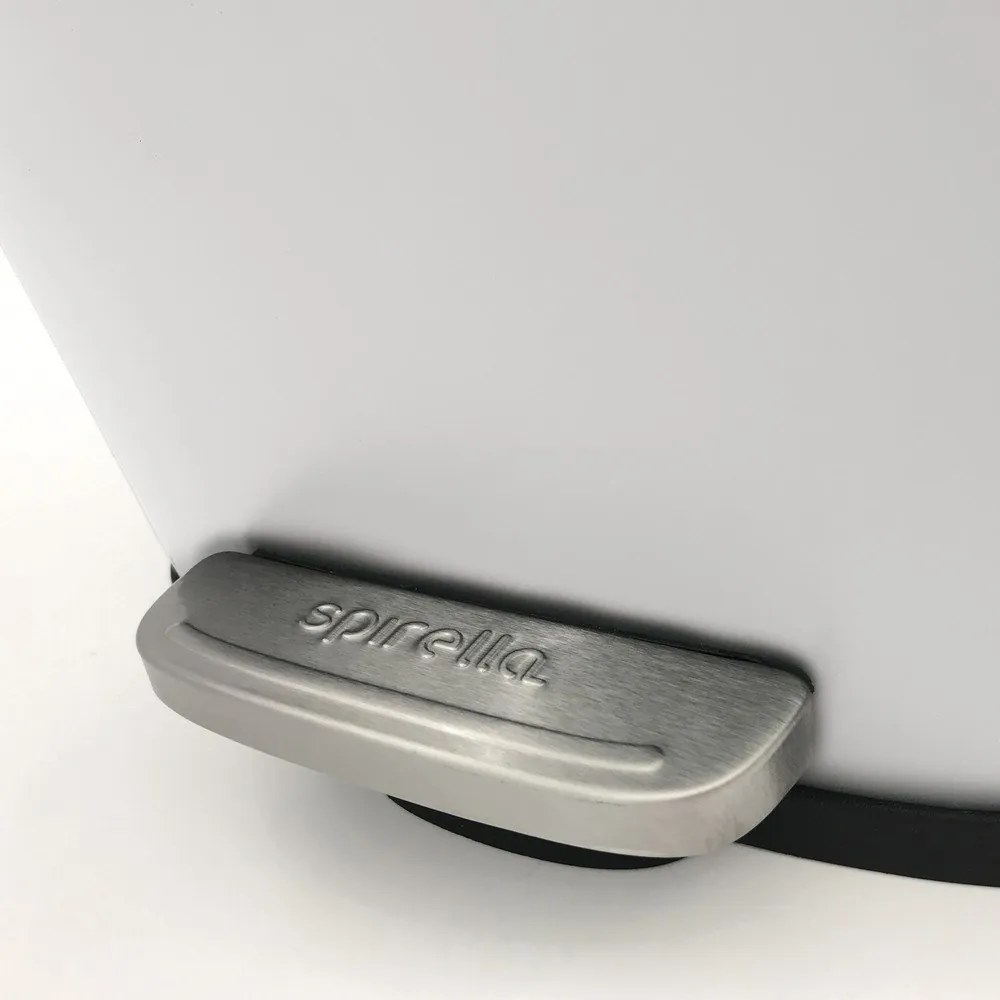 Cestino per la spazzatura bianco opaco in acciaio con pedale 50 l Akira – Spirella