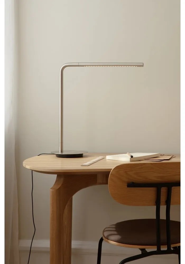 Lampada da tavolo LED argentata in metallo con intensità regolabile (altezza totale 46 cm) Omni Table – UMAGE