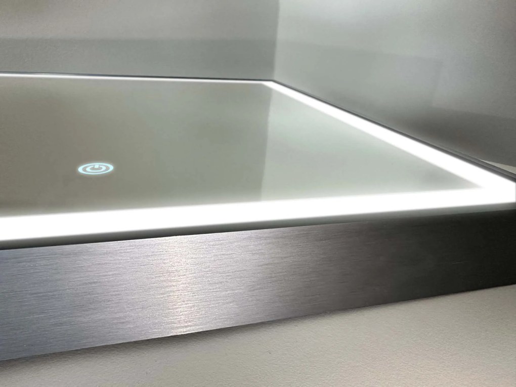 Specchio LED in cornice per bagno M3