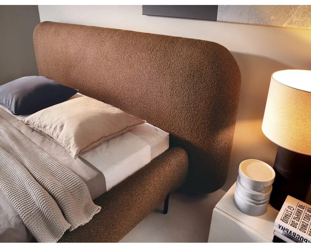 Letto matrimoniale imbottito color terracotta con contenitore e rete inclusi 160x200 cm Pointt – ELTAP