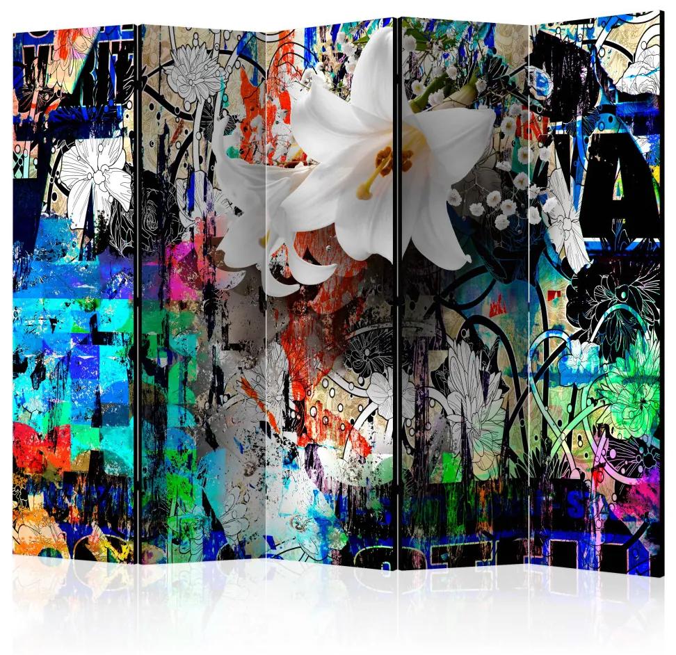 Paravento Giglio Urbano II (5 parti) - astrazione colorata con fiori bianchi