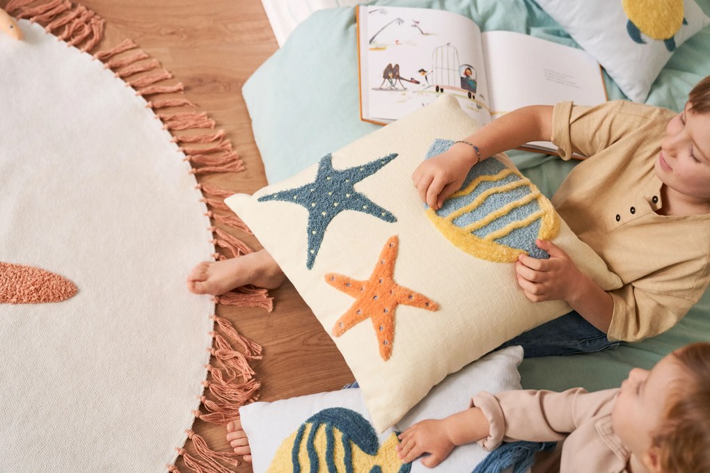 Kave Home - Fodera per cuscino Cordelia beige con animali marini 100% cotone multicolor 45 x 45 cm