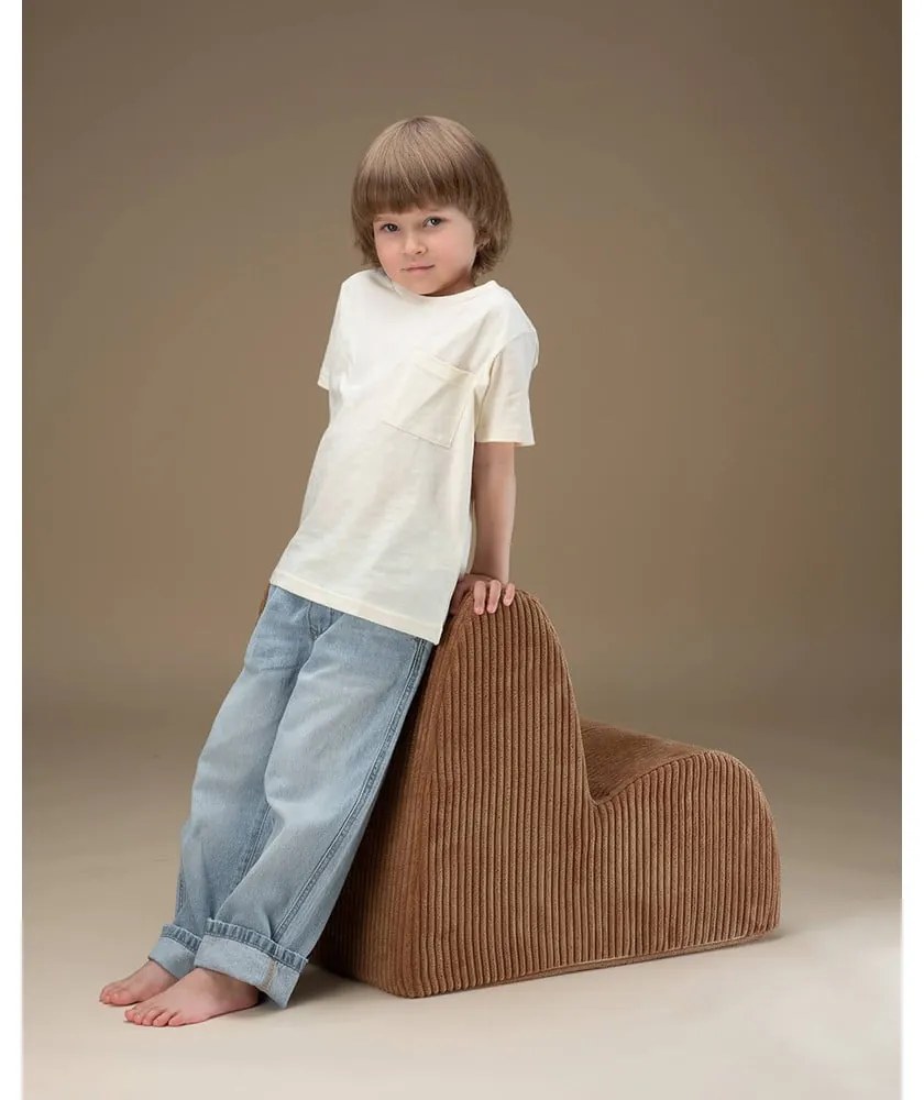 Poltrona per bambini marrone con rivestimento in velluto a coste Cloud – Wigiwama