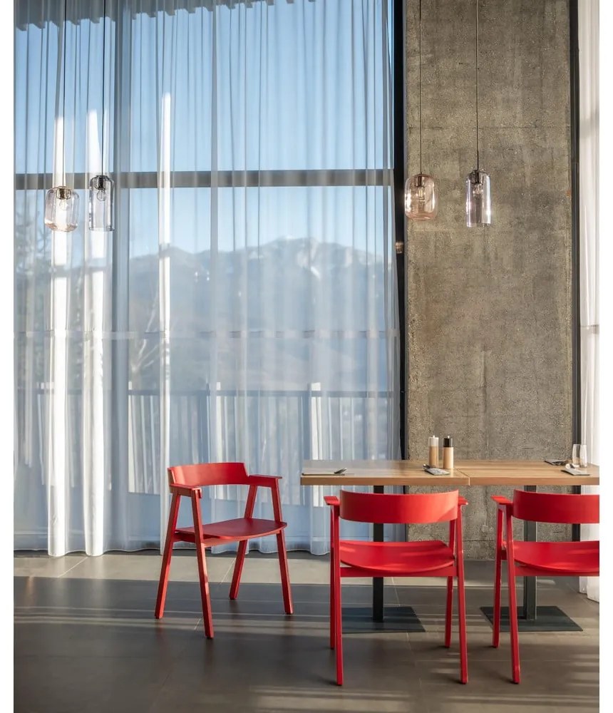 Sedia da pranzo rossa in rovere massiccio con braccioli Flip – Gazzda