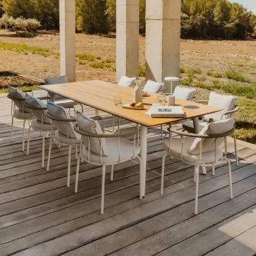 Set Tavolo Rettangolare In Legno Di Teak E Acciaio (240x100 Cm) Lowel E 10 Sedie Da Giardino Con Braccioli Boucid Tapioca Beige - Sklum