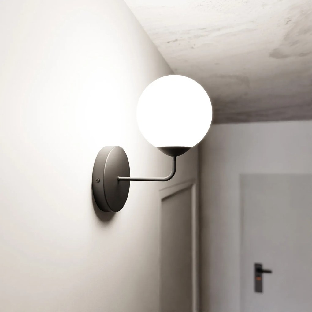 Applique Moderna 1 Luce Susanoo In Acciaio Nero E Vetro A Sfera Bianco