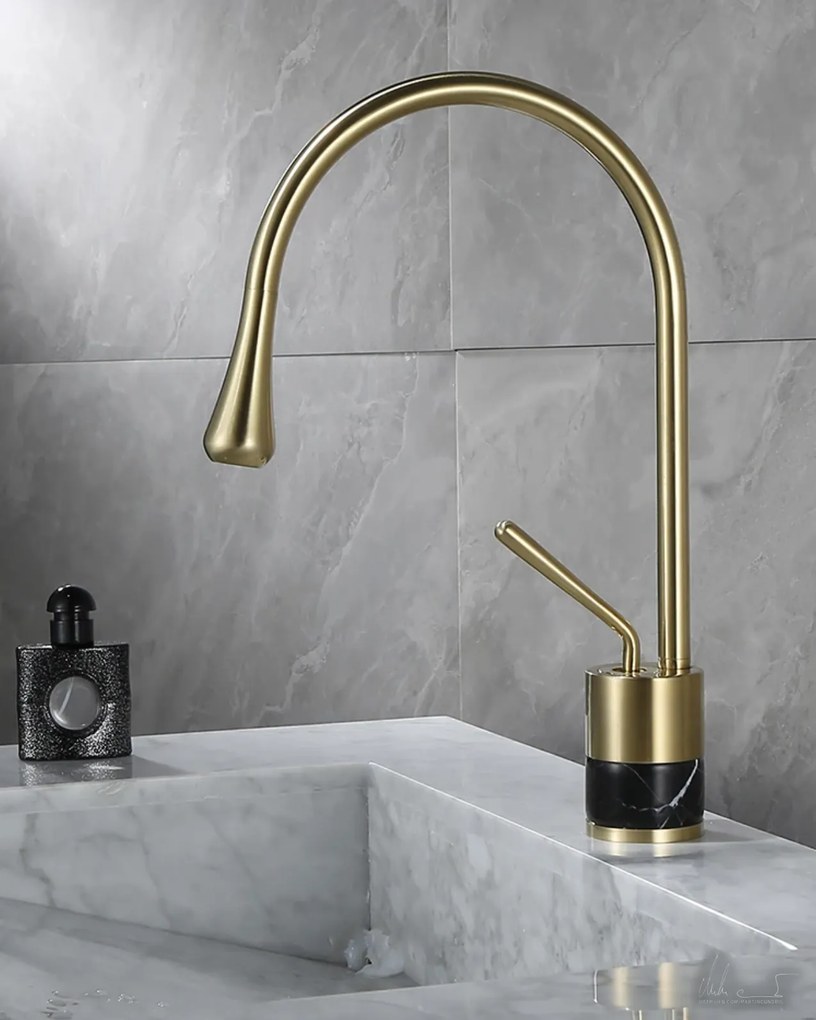 Miscelatore per lavabo EYN BF0954 da piano in ottone con bocca girevole, in più finiture tra cui oro spazzolato — Oro spazzolato - marmo nero — 34 cm