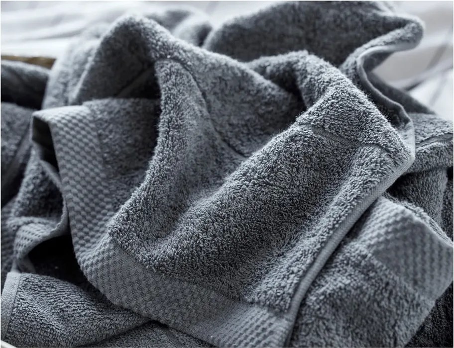 Asciugamano tipo terry grigio scuro in cotone 50x100 cm Line – Södahl