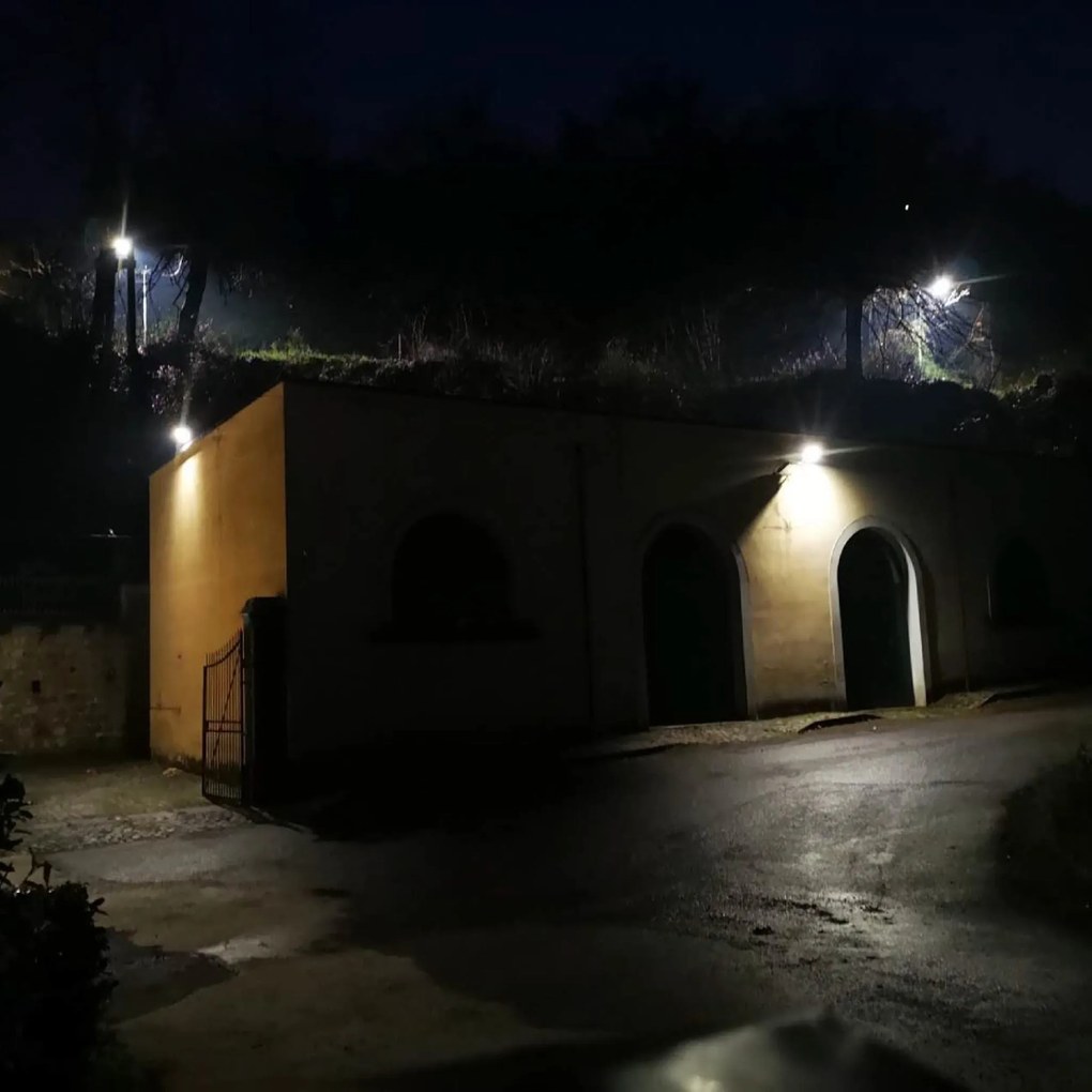Faro Energia Solare Led Potente 3280 Lumen con Illuminazione Programmabile