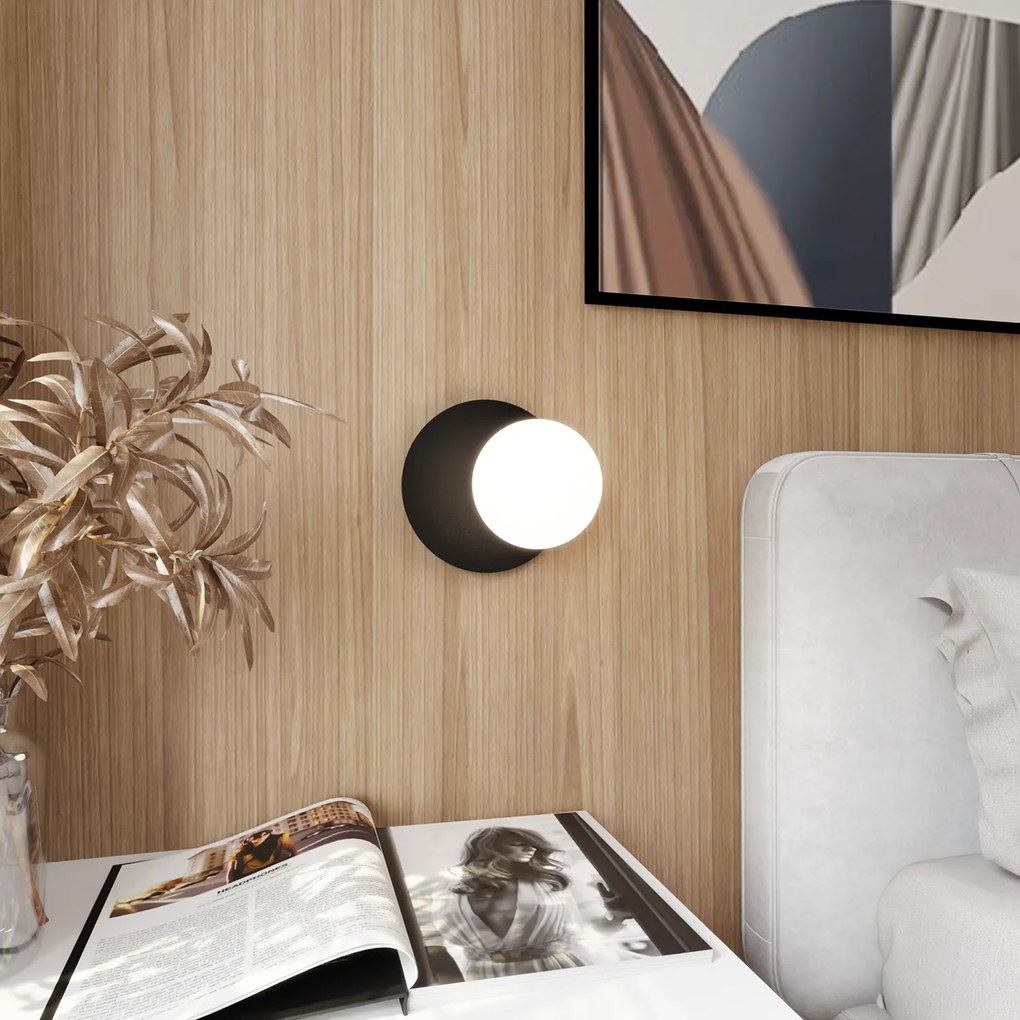 Lampada Da Parete Contemporanea Ippolita 1 Luce In Acciaio Nero E Vetro Opalino
