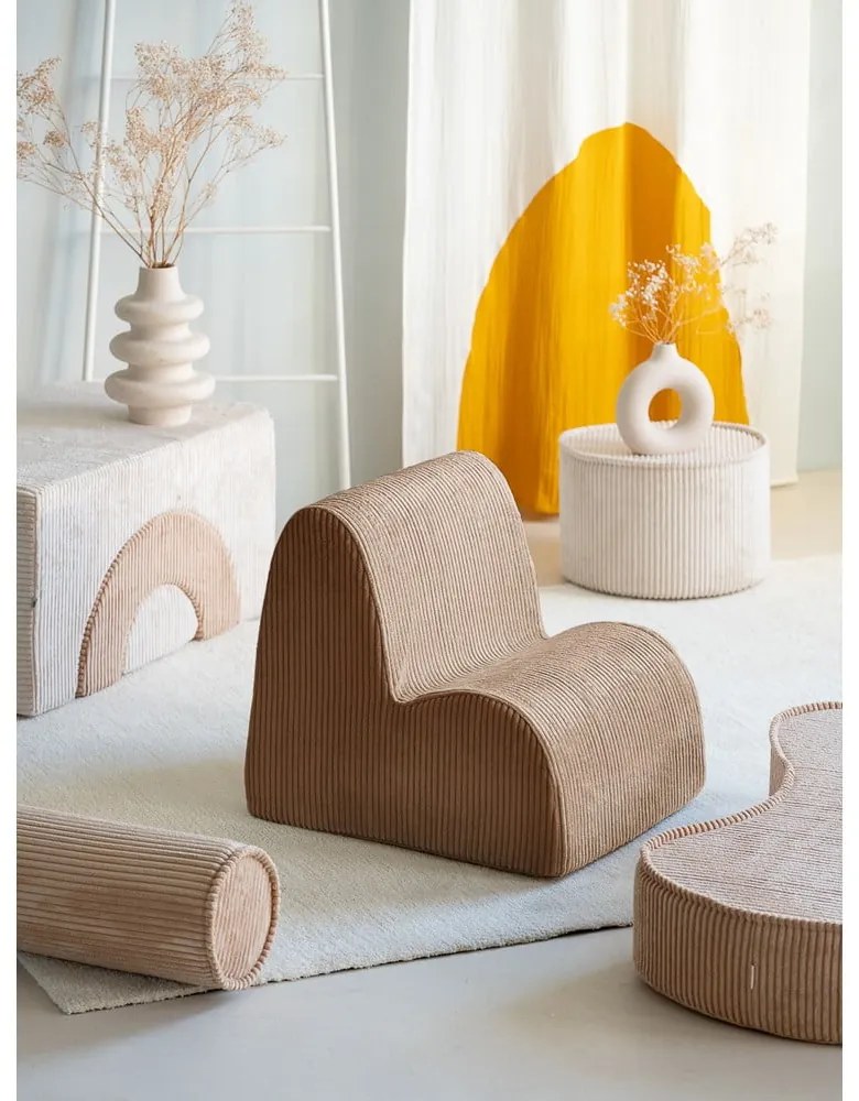 Poltrona per bambini marrone con rivestimento in velluto a coste Cloud – Wigiwama