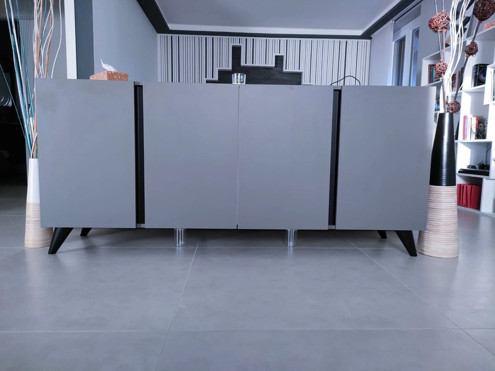 Credenza Madia 4 ante con maniglia a gola, finitura Grigio Seta Nobilitato