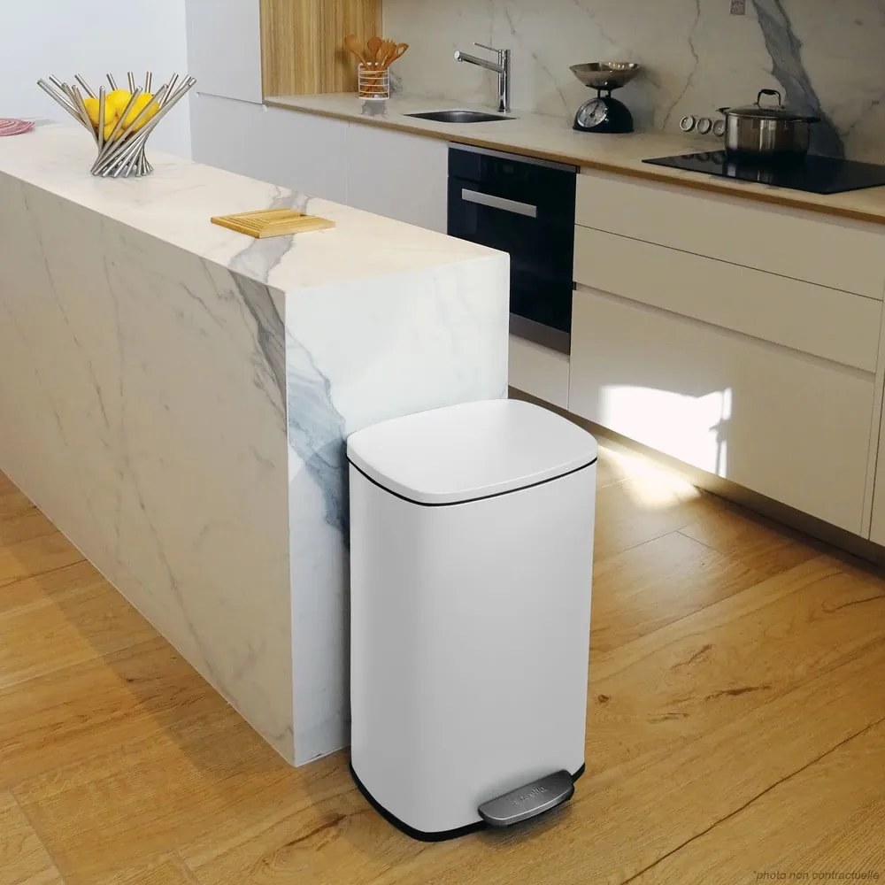 Cestino per la spazzatura bianco opaco in acciaio con pedale 50 l Akira – Spirella