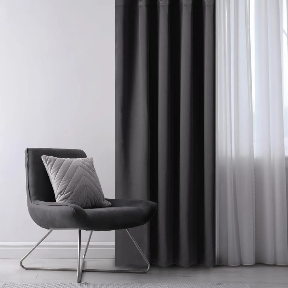 Tenda termoisolante/parzialmente oscurante nera 140x245 cm Kierra – Restilo