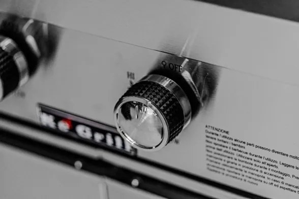 Barbecue a gas in acciaio inox con pietra lavica 4 fuochi e piastra in ghisa Ke Grill