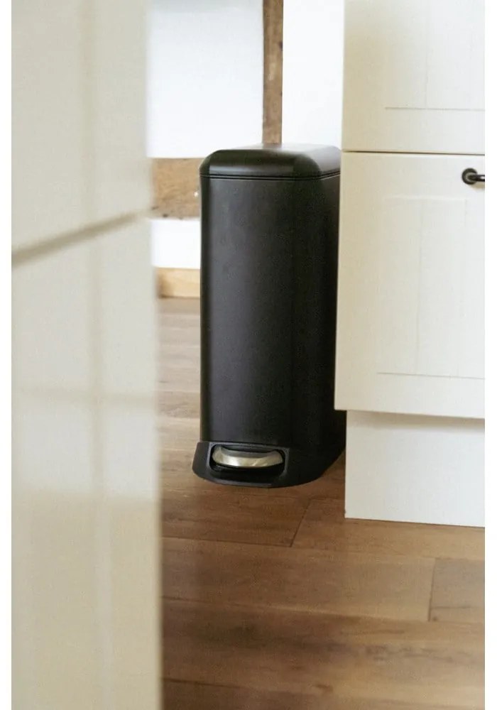 Cestino per la spazzatura nero opaco in acciaio con pedale 20 l Design – Wenko