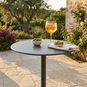 OPERA - tavolo alto da giardino in acciaio