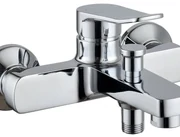 Rubinetto per vasca Essential per muro cromo SENSEA