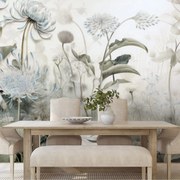 Carta da parati – Fiori avvolti dalla natura con contrasto blu