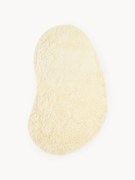 Tappeto fatto a mano dalla forma organica Tully OW