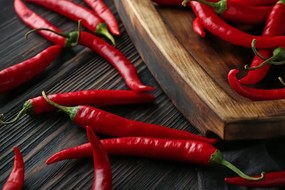 Quadro su tela – Tavola con peperoncini