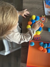 Gioco d'arte - collage di grandi pompon