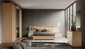Camera da letto con maxi armadio scorrevole e letto in ecopelle
