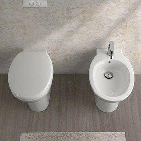 Wc filomuro bianco lucido con brida e scarico universale linea Cipro