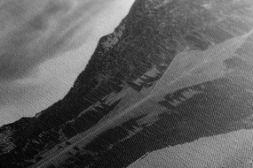 Quadro su tela – Lago sotto le colline in bianco e nero