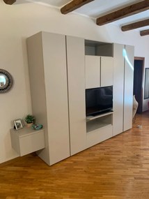 Armadio Iago 5 ante battenti e 4 cassetti con vano tv linea Airone