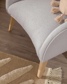 Kave Home - Poltrona Bobly beige e piedi in legno finitura naturale
