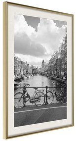 Poster  Bicycles Against Canal  Cornice Quadri Cornice d'oro con passe-partout, Larghezza x Altezza Home decor 20x30