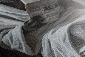 Quadro su tela – Lupo con giornale in bagno