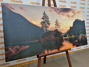 Quadro su tela – Paesaggio montano sul lago