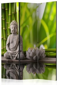 Paravento separè Meditazione - Buddha orientale davanti all'acqua con sfondo di bambù